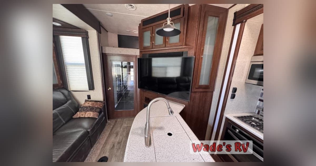 Wade's RV Highlights Coachmen Destination Trailers and Heartland Toy Haulers as Fall Buying Season Begins