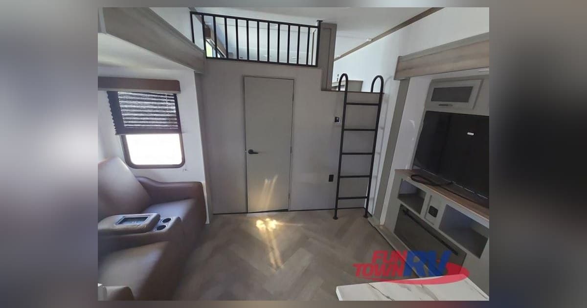 Johnny's RV Superstore Adds Sandpiper Fifth Wheels and Expands Inventory Near Mobile, AL