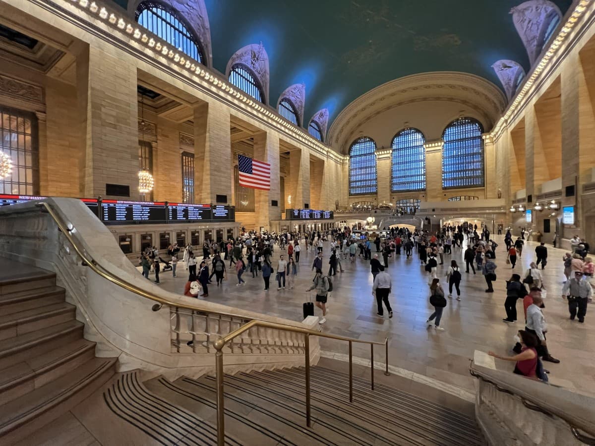 NYC Free Tour Expands with Bilingual Midtown Walking Route