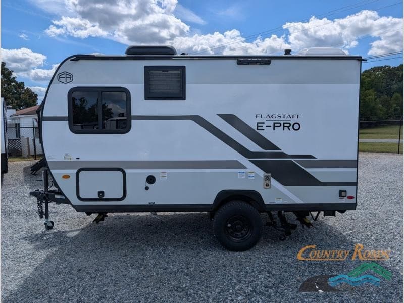 Country Roads RV Center Expands Fifth Wheel and Travel Trailer Inventory at Lexington Location