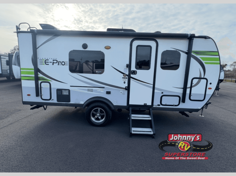 Johnny’s RV Superstore Expands Inventory to Meet Gulf Coast Demand